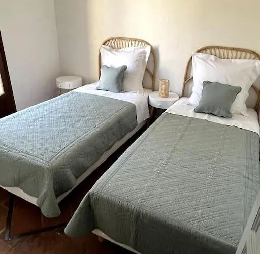 Lou Pantai With New Swimming Pool Вілла