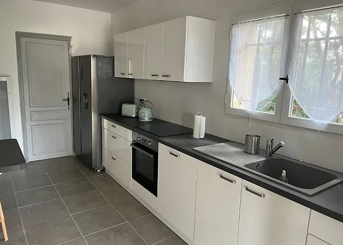 Lou Pantai With New Swimming Pool Вілла